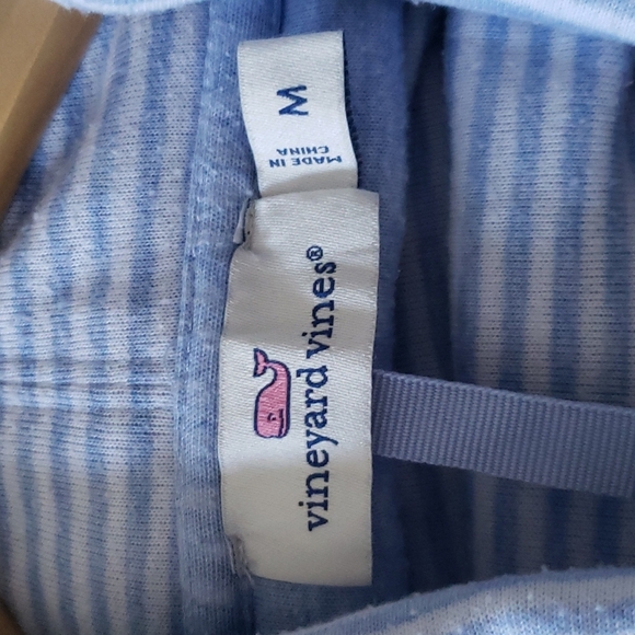 Vineyard Vines pullover size medium - Picture 2 of 5